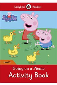 Peppa Pig: Going on a Picnic Activity Book - Ladybird Readers Level 2